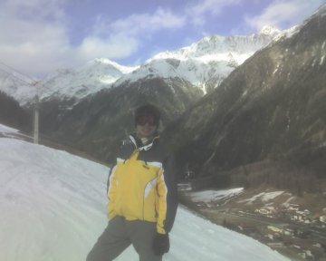 Donny auf der Talabfahrt nach Soelden. Im Hintergrund sieht man, wie wenig Schnee es eigentlich hatte.