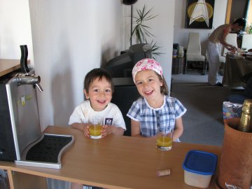 Sie kommen zwar mit den F&uuml;ssen noch nicht bis zum Boden...