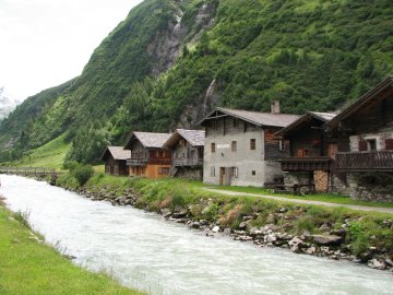 Alte H&auml;user in Innergschl&ouml;ss