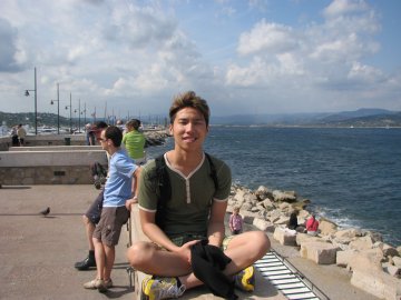 ...auf der Mauer, auf der Mauer, da sitzt er auf der Lauer!