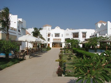 Sicht das Hauptgeb&auml;ude mit Lobby und Speisesaal.