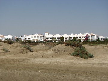 Blick auf das Resort vom Strand her