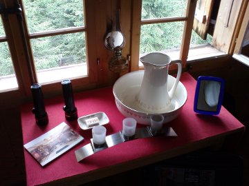 Kein fliessend Wasser - daf&uuml;r eine antike Waschschale!