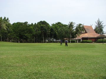 Rasenm&auml;hen auf Indonesisch