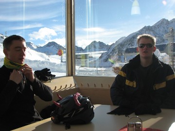 Die *Herren* bei Sabber-Vorbereitungen