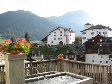 Sicht auf das Hotel Weiss Kreuz