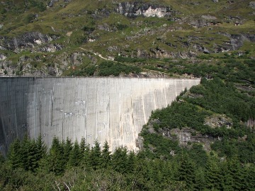 Die Staumauer des Zervreilasees
