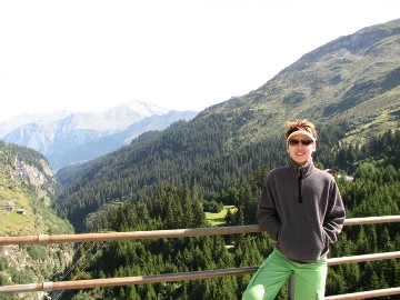 Donny auf der Mauer des Zervreilasees