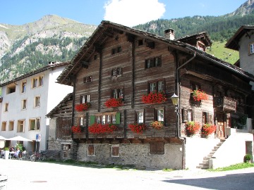 Am Dorfplatz von Vals